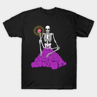 Skeleton on D20 dice mountain - Roleplayer T-Shirt